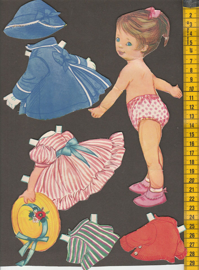 Paperinukke pikkutyttö 1950-60-luku