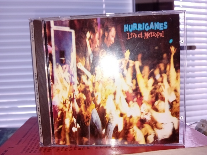 CD Hurriganes  : Live at Metropol ( SIS POSTIKULU  )