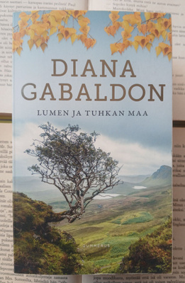 Diana Gabaldon - Lumen ja tuhkan maa (pokkari)