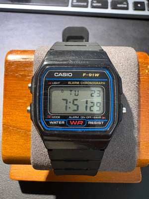 Casio F-91W digitaalinen rannekello – Inttikello