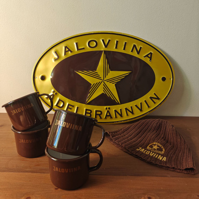 Jaloviina-keräilysetti: Peltikyltti, 4x Muurlan mukia + pipo