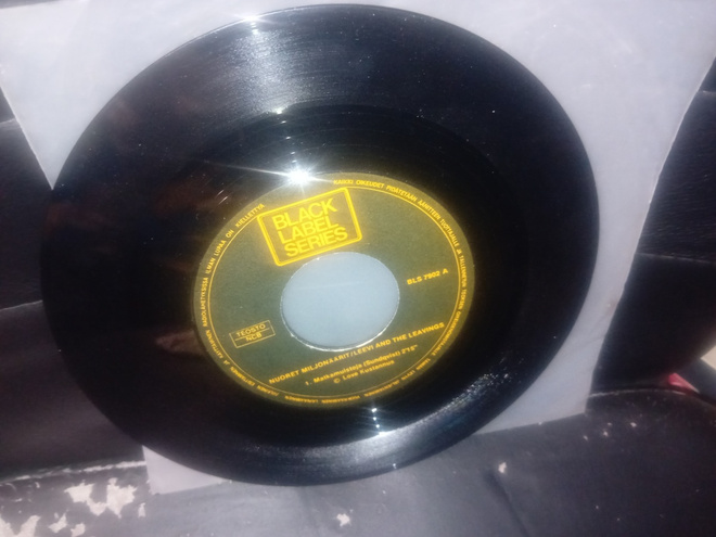 7"SINGLE Leevi and the Leavings  : Matkamuistoja ( SIS POSTI