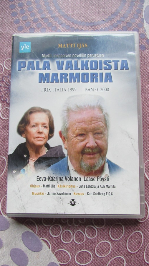 Pala valkoista marmoria DVD
