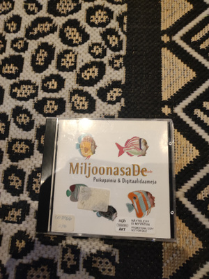 Miljoonasade poikapainia & digitaalidaameja