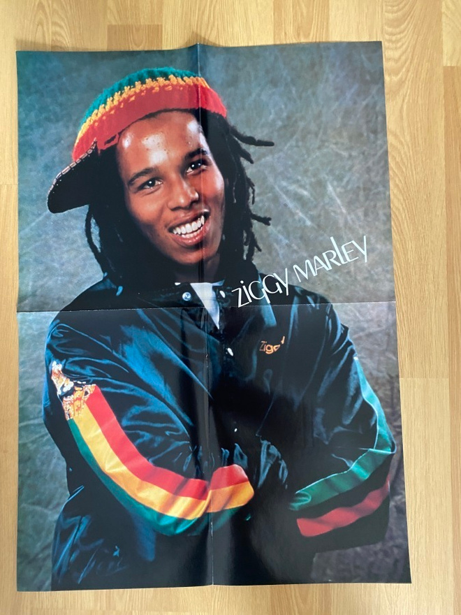Ziggy Marley juliste ja Bob Marley tarra 