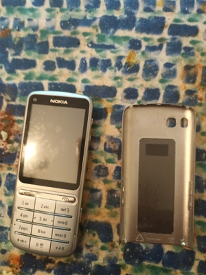 Nokialainen C3-01 matkapuhelin