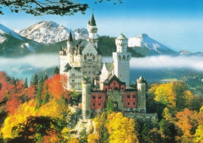 Neuschwanstein linna, syksyiset puut (isohko kortti)
