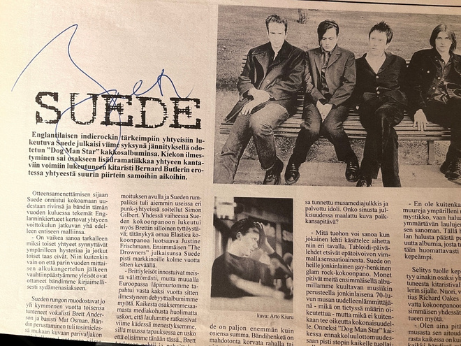 Brett Anderson / Suede nimikirjoitus lehtileikkeessä