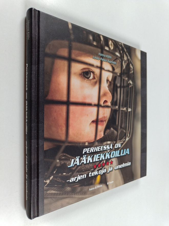 Hanna Kölhi : Perheessä on jääkiekkoilija : arjen tekoja ...