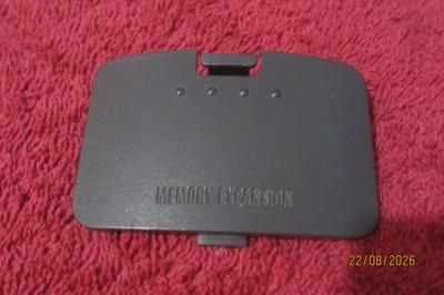 Nintendo 64 Konsolin musta/vaihtoluukku