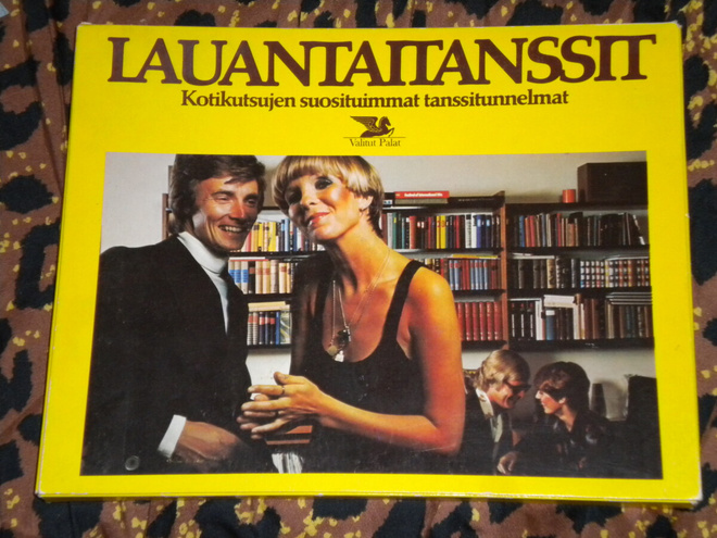 8 C-kasetti BOX - LAUANTAITANSSIT + tanssiopas 1976 EX