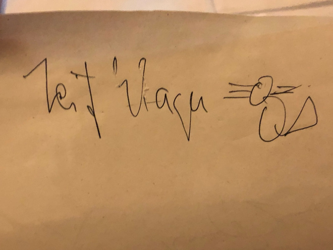 Leif Wager nimikirjoitus ja piirustus paperilla