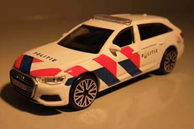 Audi A6 avant -19 Poliisi 1:43