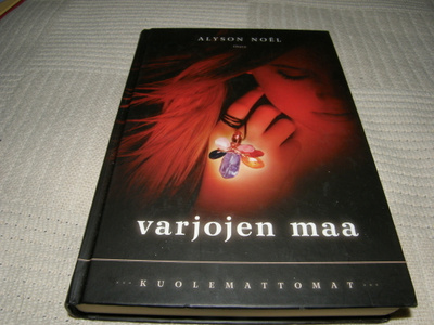Alyson Noel Varjojen maa -sid