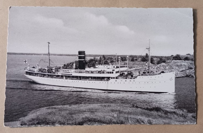s/s Ariadne ohittaa Suomenlinnaa, vkpk, ei p.