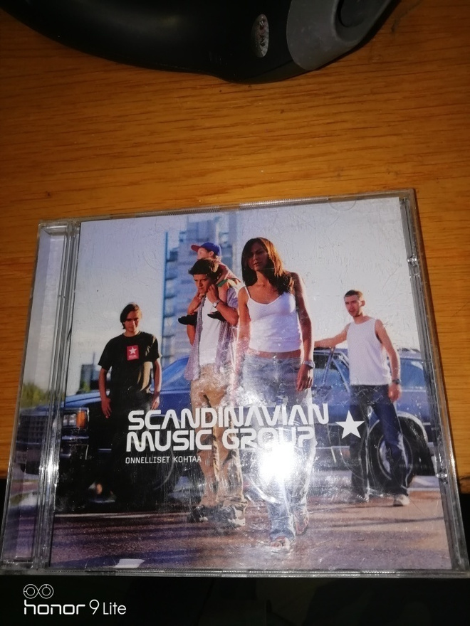 Scandinavian music group Onneliset kohtaa
