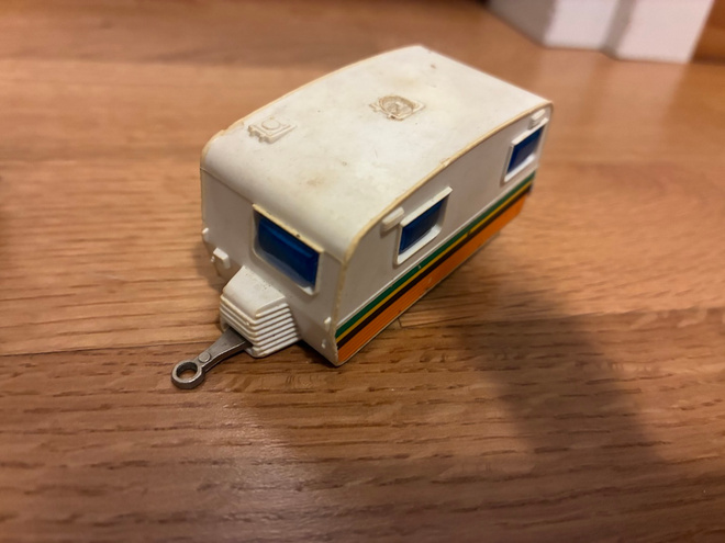 Caravan asuntovaunu Majorette n 1/64 pikkuauto.