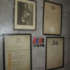 Mitaliripa,4 kpl ja  3 myöntökirjaa ja Mannerheim-kuva - pikkukuva 2
