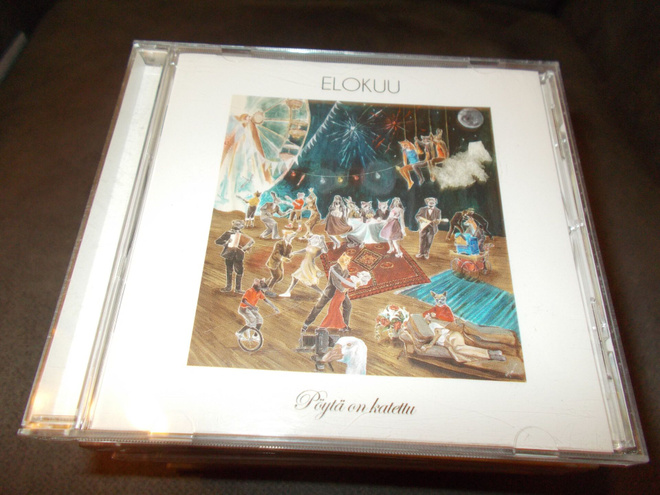 CD ELOKUU ** PÖYTÄ ON KATETTU **