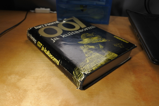 Ian Fleming: 007 ja kultasormi, sidottu, hyvä