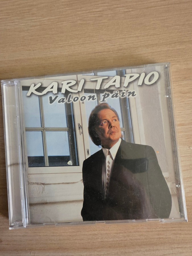 Kari Tapio - Valoon päin