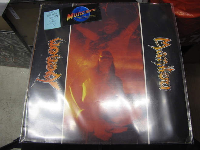 VENOM - MANITOU - M-/EX LP 1st hol-84