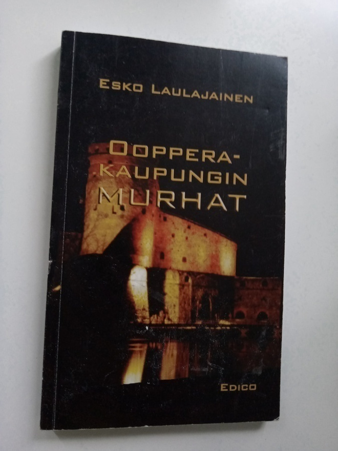 Esko Laulajainen: Oopperakaupungin murhat (Sis.postikulut)