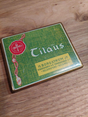Tilaus peltinen tupakkarasia