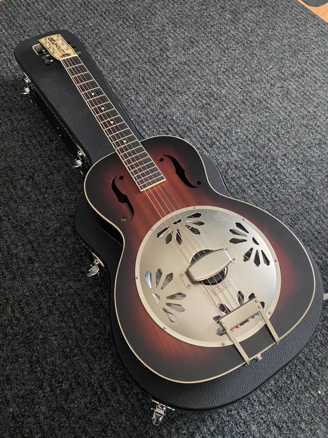 Gretsch G9241 Alligator Biscuit A/E resonaattori + laukku