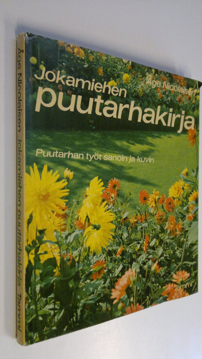 Åge Nicolaisen : Jokamiehen puutarhakirja : puutarhan työ...