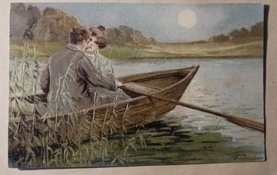 Leidi ja herrahenkilö soutelemassa kuun loisteessa, kulk.