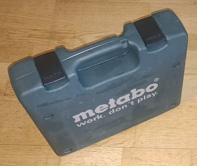 Metabo BS12NICD Akkuporakone & Salkku (Viallinen)