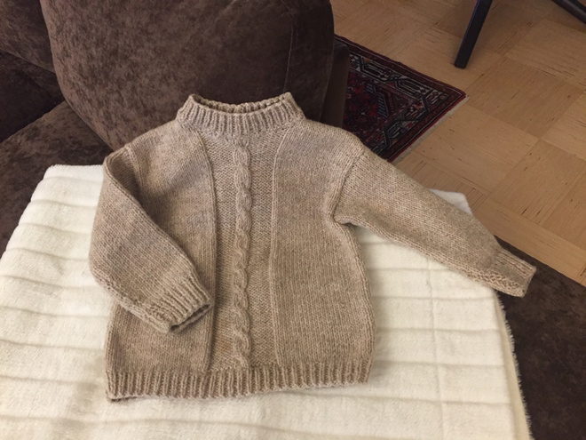 Käsinneulottu vaaleanruskea lasten villapaita 98/104 cm