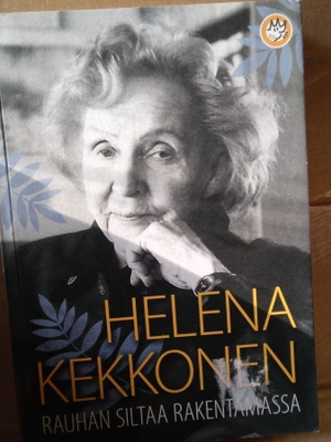 Helena Kekkonen: Rauhan siltaa rakentamassa -pokkari-