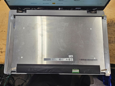 Dell Precision 3571 15.6" FHD IPN näyttöpaneeli B-grade