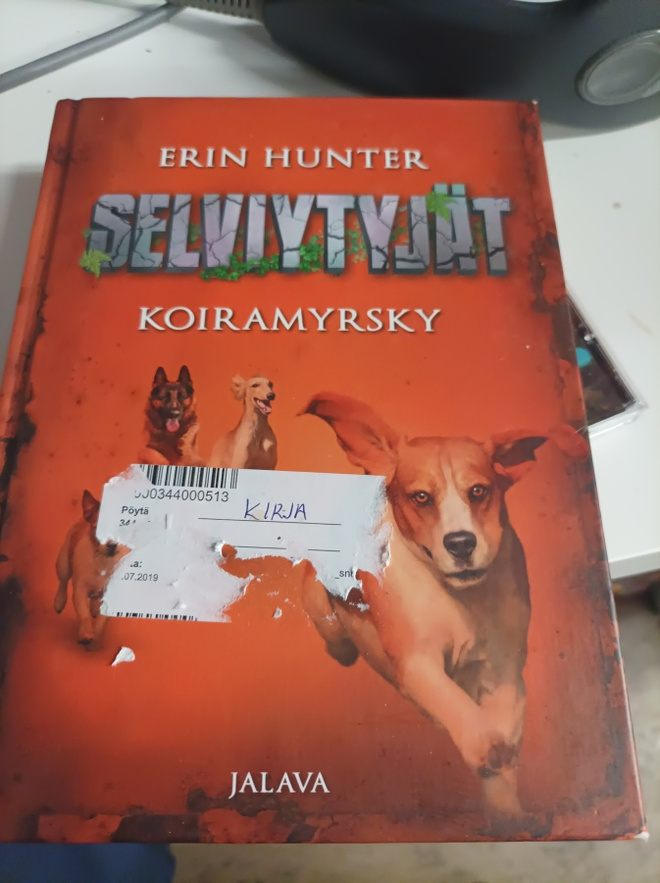Erin Hunter Selviytyjät Koiramyrsky