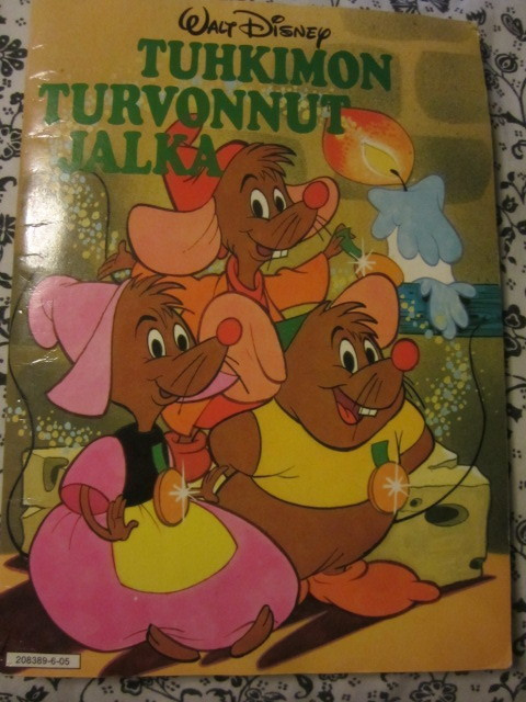Walt Disney Tuhkimon turvonnut jalka