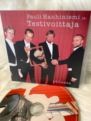 PAULI HANHINIEMI JA TESTIVOITTAJA:PIILOSSA (KOLMAS NAINEN)