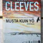 Ann Cleeves - Musta kuin yö (sid.) - pikkukuva 1