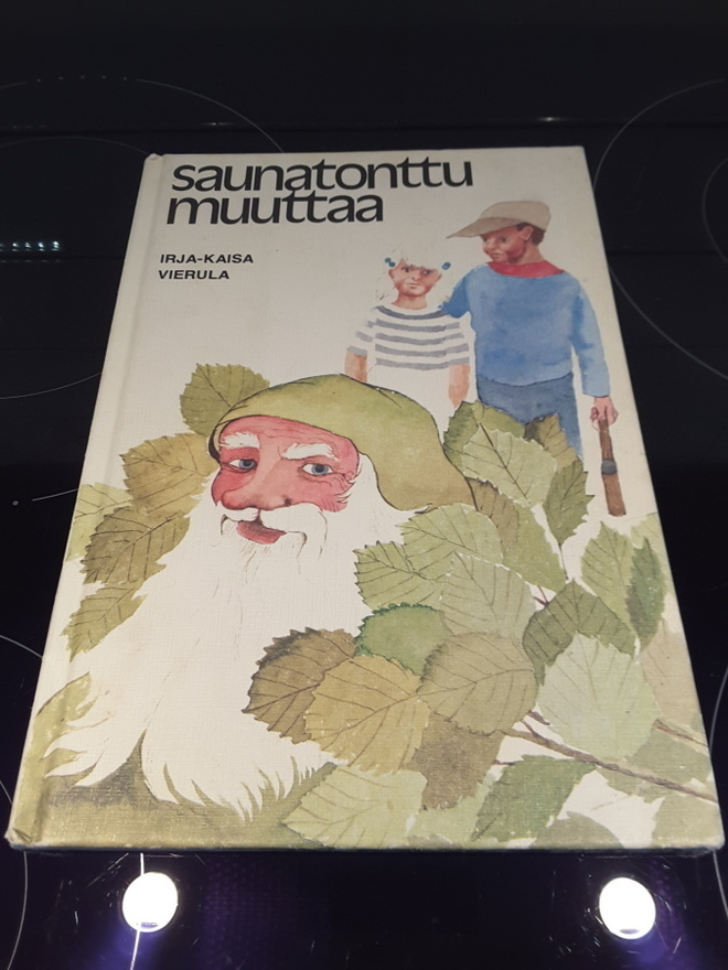 Lasten oma kirjakerho Saunatonttu muuttaa