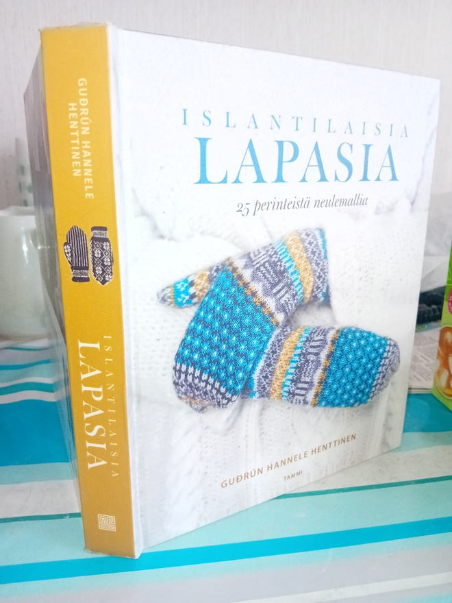 Henttinen  :  Islantilaisia lapasia  ( SIS POSTIKULU )