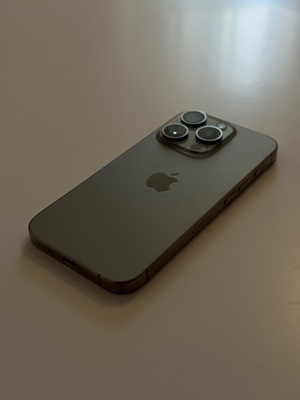 Rikkinäinen iPhone 15 Pro 128GB