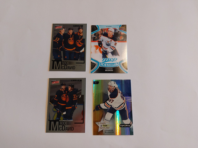 Connor McDavid erikoiskortteja 4kpl