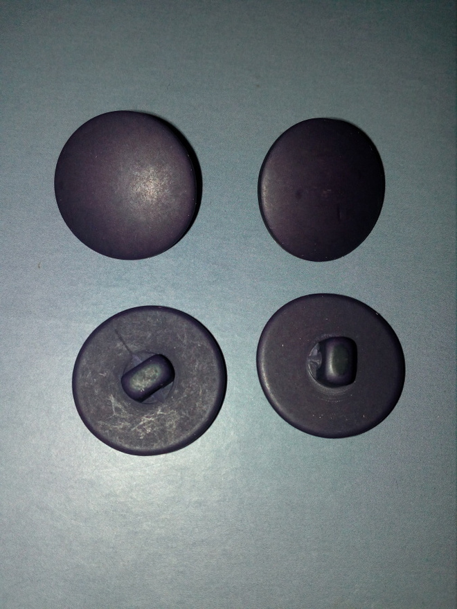 Tumma violetti kantanappi 21mm
