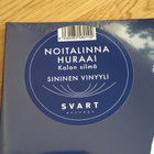 Noitalinna Huraa! – Kalan Silmä LP (Svart, Sininen vinyyli) - pikkukuva 2