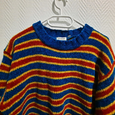 Raidallinen chenille neulepaita