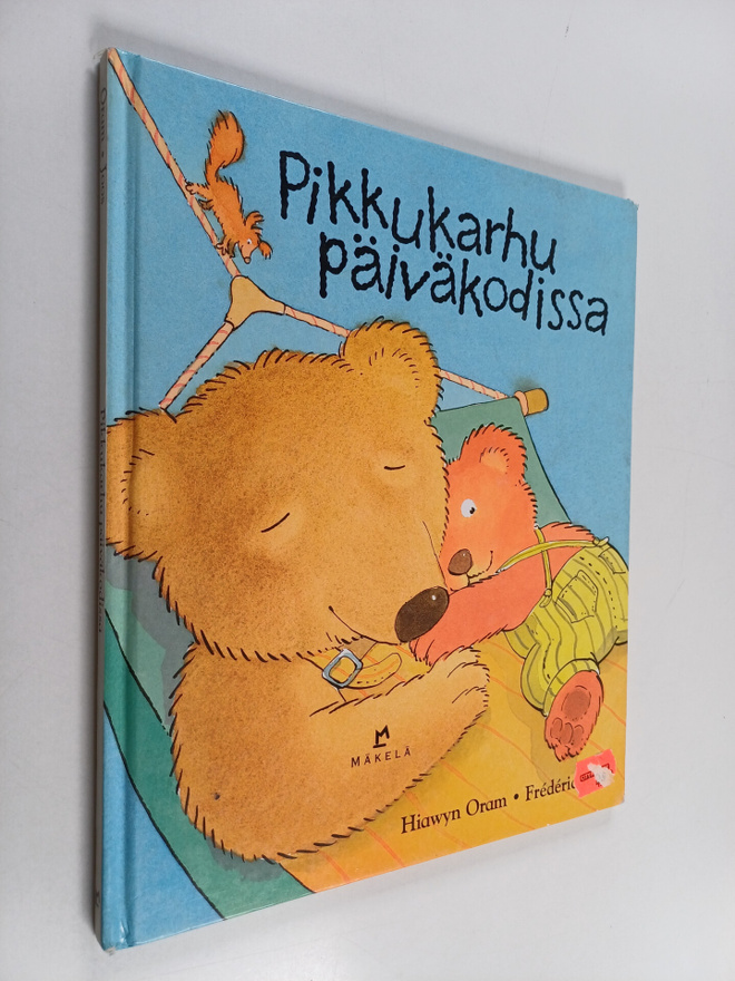 Hiawyn Oram : Pikkukarhu päiväkodissa