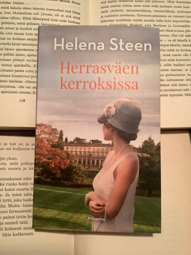 Helena Steen - Herrasväen kerroksissa (pokkari)