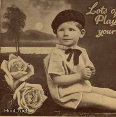 LAPSI / Poika ja baretti, onnitteluruusuja. 1900-l.