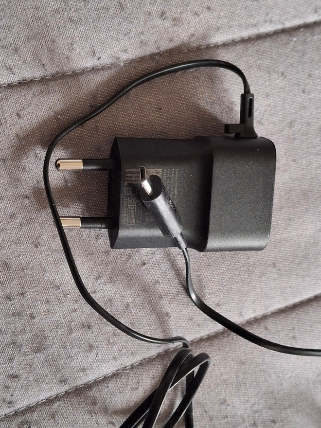 Nokia micro-USB puhelin laturi AC-20E (phone charger)